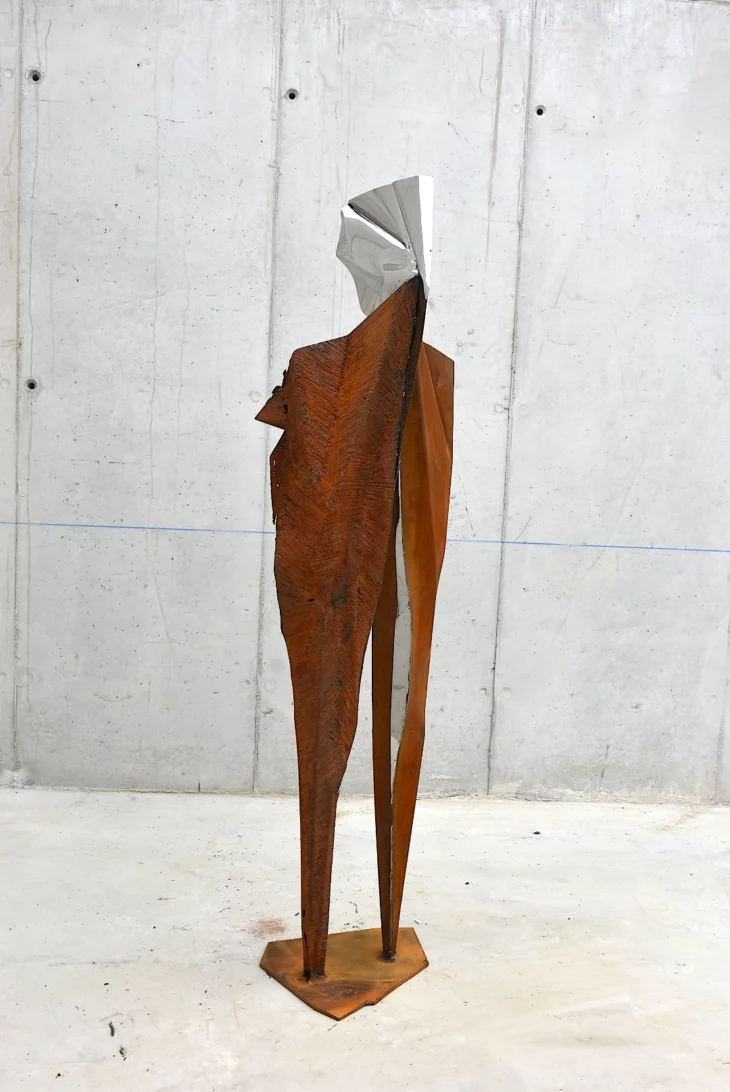 Sculpture abstraite contemporaine en acier corten et inox pour le jardin et l'interieur de l'artiste sculpteur francais julien allegre