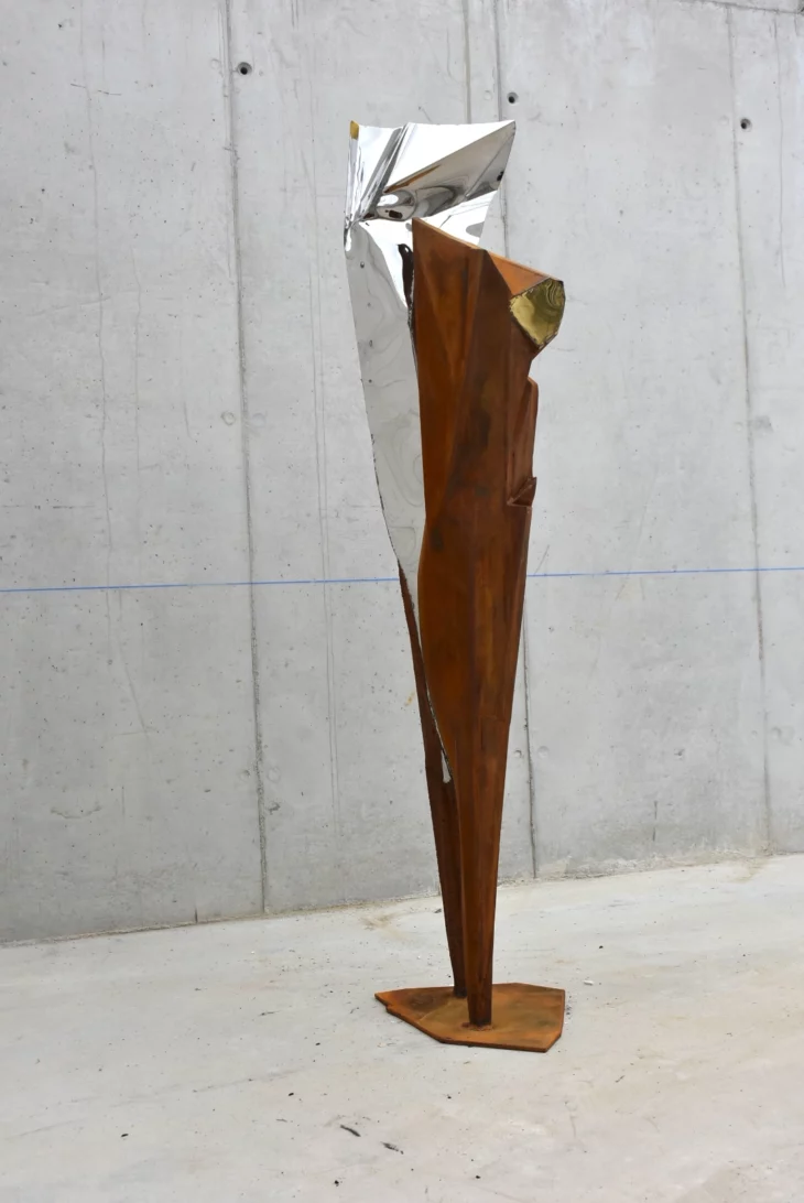 Sculpture abstraite contemporaine en acier corten et inox pour le jardin et l'interieur de l'artiste sculpteur francais julien allegre