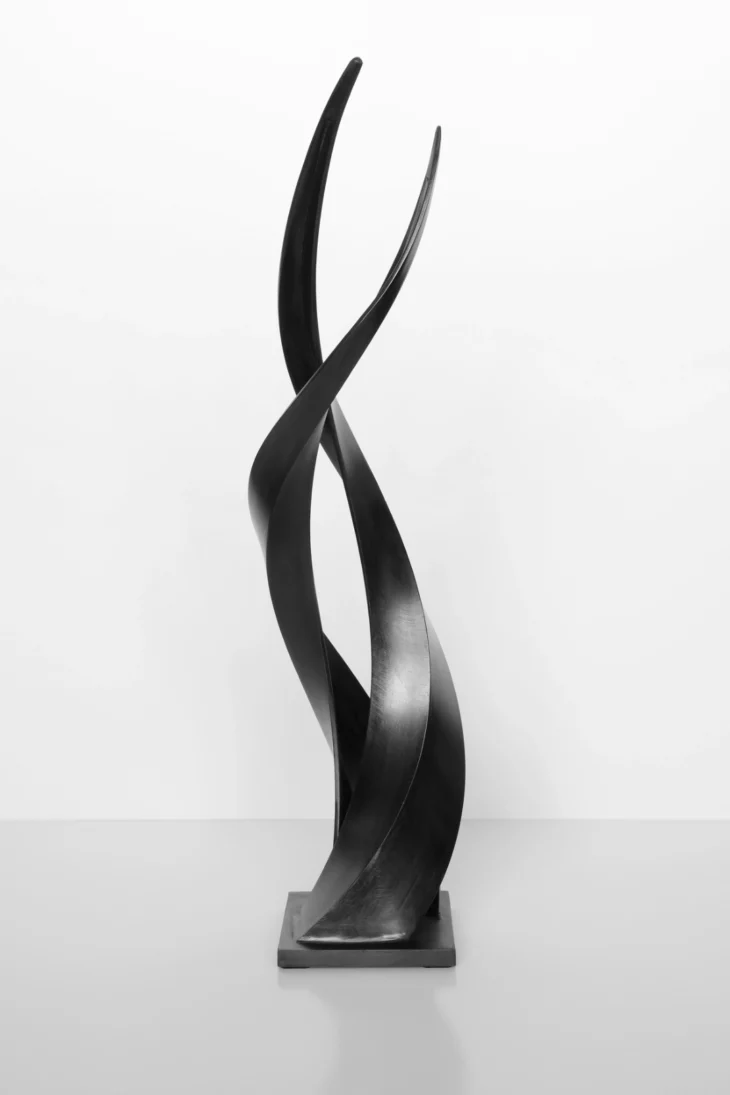 sculpture contemporaine abstraite métal par l'artiste francais francis guerrier