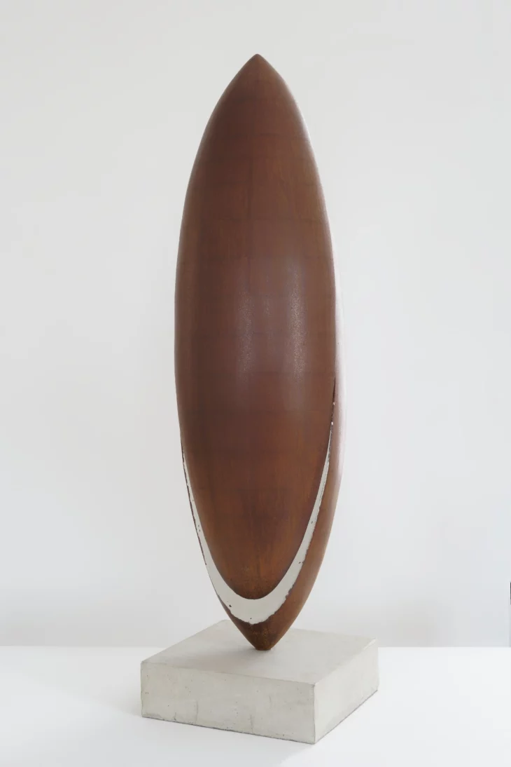 sculpture contemporaine en acier corten et inox poli miroir de felix valdelievre , disponible à la vente sur artmourier