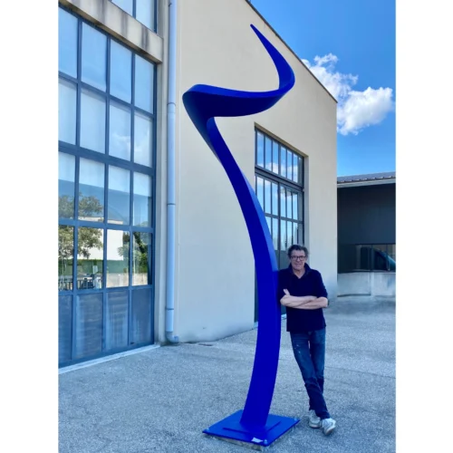 sculpture contemporaine abstraite métal 4 m de haut par l'artiste francais francis guerrier en vente sur artmourier.com