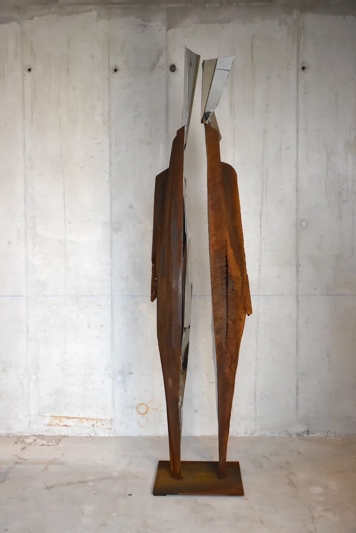 Sculpture abstraite contemporaine en acier corten et inox pour le jardin et l'interieur de l'artiste sculpteur francais julien allegre
