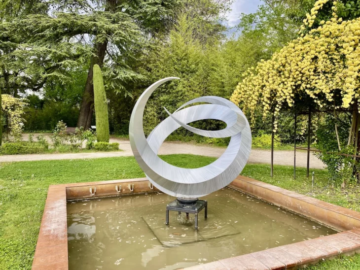 ensemble,sculpture contemporaine en metal pour le jardin de francis guerrier a retrouvez dans la galerie en ligne art mourier