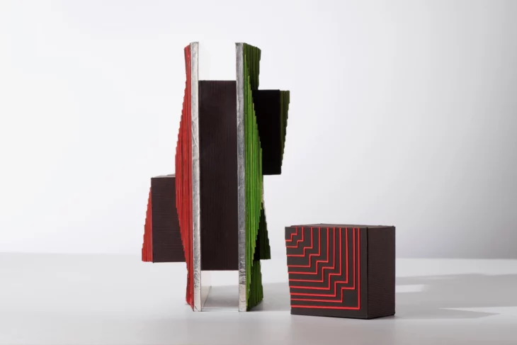 sculpture contemporaine en carton et papier, decoupe à la main de l artiste francoise luciani a acheter chez artmourier.com