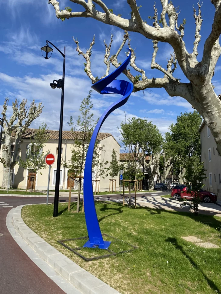 sculpture monumentale acier couleur bleu pour l'exterieur de francis guerrier en vente chez artmourier.com