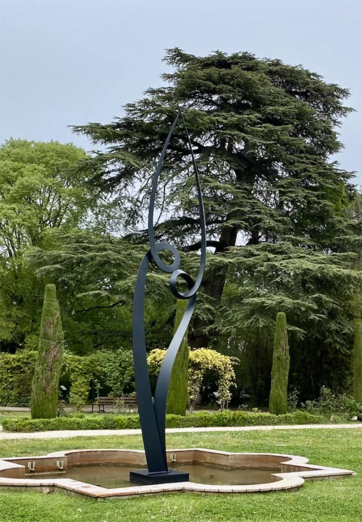 sculpture monumentale métal noir mat pour l'exterieur de francis guerrier en vente chez artmourier.com