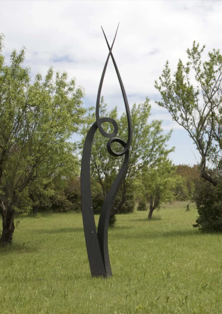 sculpture monumentale acier noir mat pour l'exterieur de francis guerrier en vente chez artmourier.com