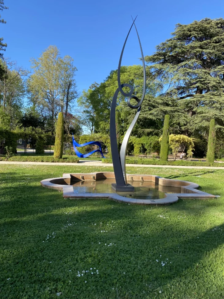 sculpture monumentale métal noir mat pour l'exterieur de francis guerrier en vente chez artmourier.com