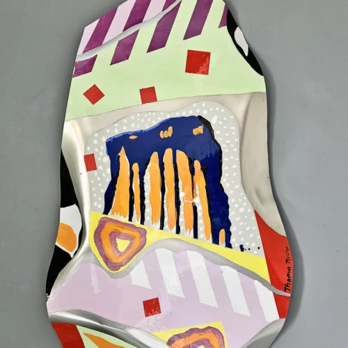 peinture colorée contemporaine ,peinte sur aluminium déformé par thoma ryse artiste francais