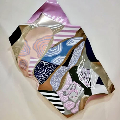 peinture colorée contemporaine ,peinte sur aluminium déformé par thoma ryse artiste francais
