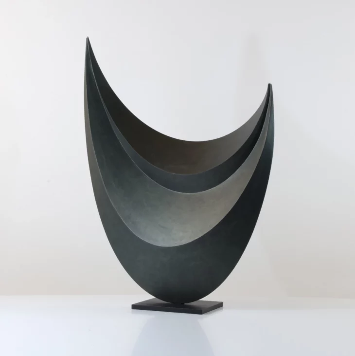 sculpture contemporaine abstraite métal par l'artiste francais francis guerrier