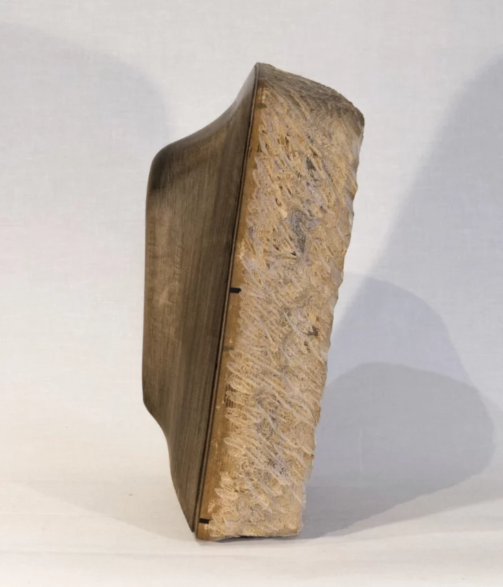 sculpture contemporaine en compression de papier kraft de jean-francois auber disponible a la vente sur artmourier.com