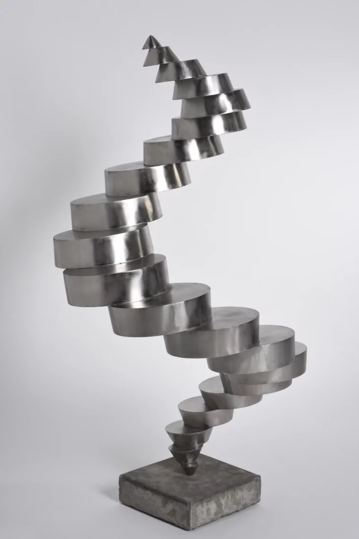 sculpture contemporaine en acier inox poli miroir de felix valdelievre , disponible à la vente sur artmourier