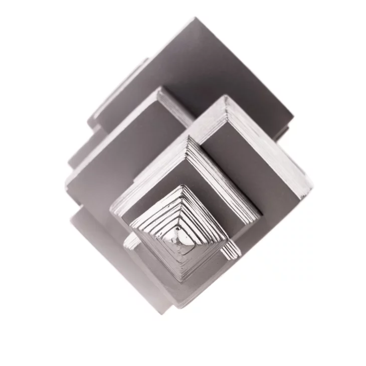 sculpture contemporaine en acier inox microbille de felix valdelievre , disponible à la vente sur artmourier
