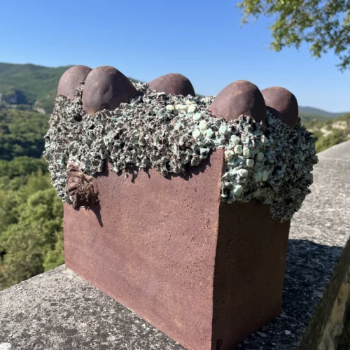 ceramique contemporaine en gres rouge par la ceramiste francaise christiane filliatreau céramiques en vente a la galerie art mourier