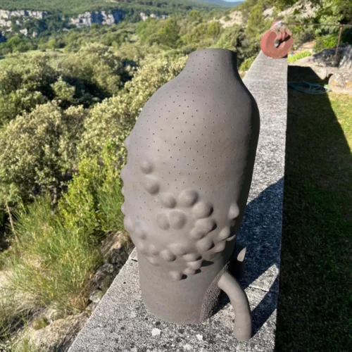 ceramique en gres noir de la ceramiste christiane filliatreau en vente dans la galerie art mourier